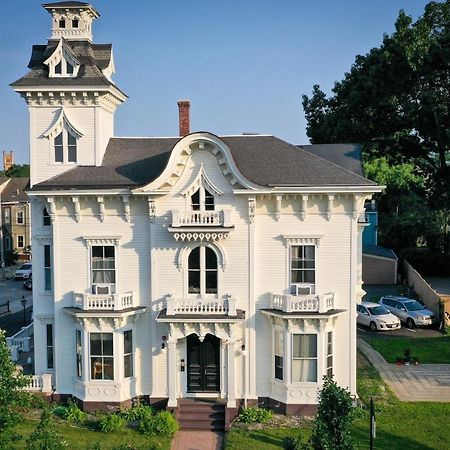 The Wedding Cake House Bed & Breakfast Providence Exterior photo