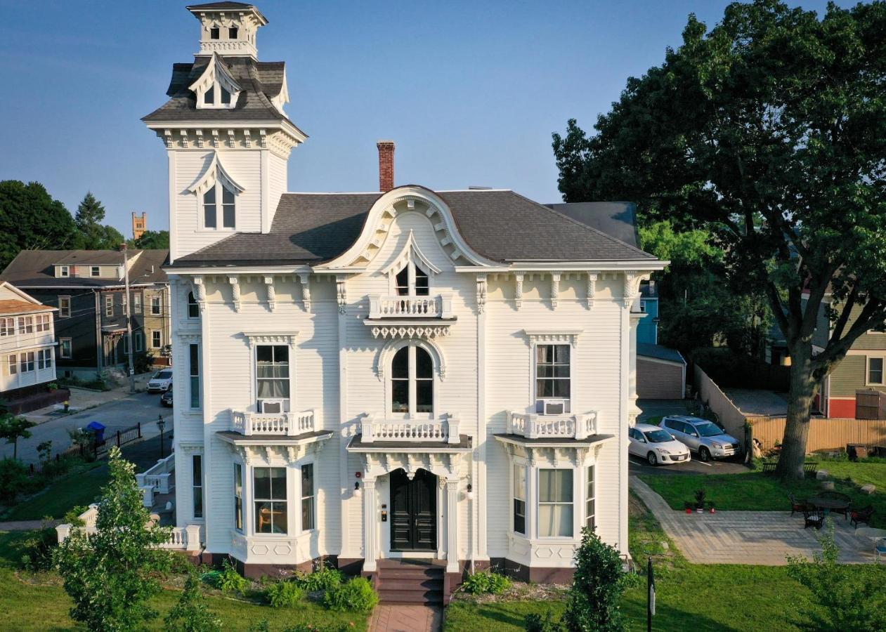 The Wedding Cake House Bed & Breakfast Providence Exterior photo