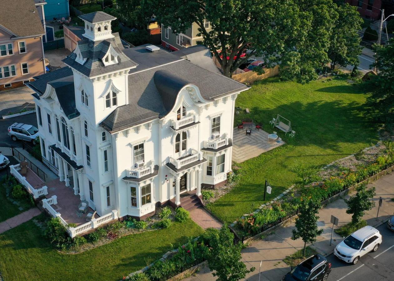 The Wedding Cake House Bed & Breakfast Providence Exterior photo